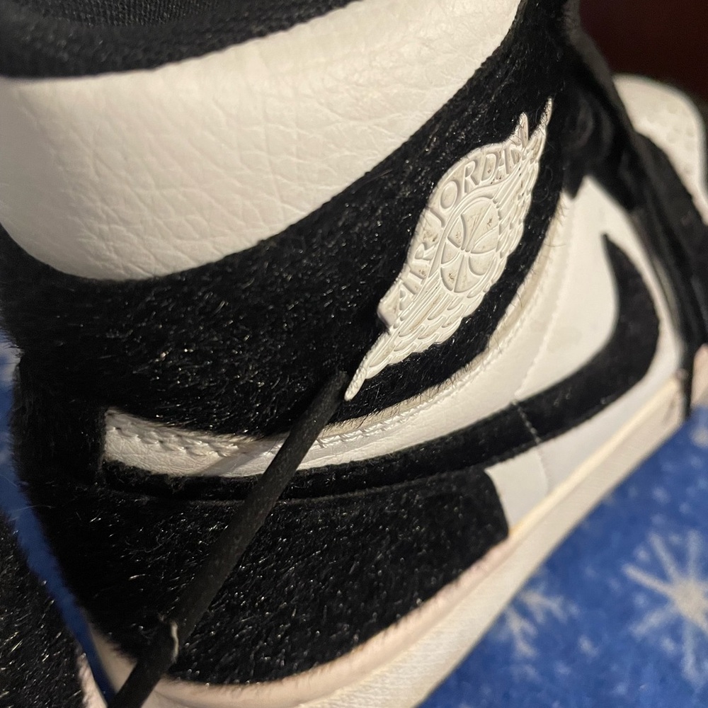 Women's Black and White Sneakers - Picture 9 of 11
